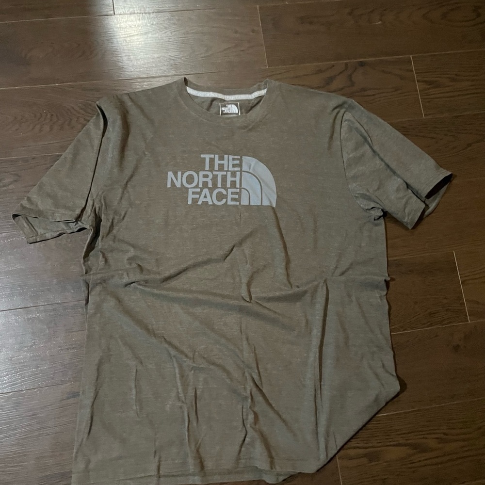 Green The North Face tee
